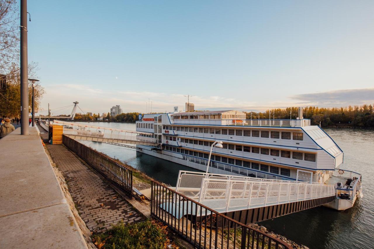 Botel Pressburg Hotel 3*